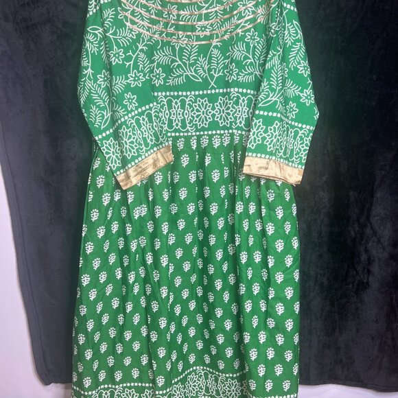 Elina Fashion Green & White Floral Printed Long Dress Size 44 Gold Trim Pre-Owne - Picture 2 of 3